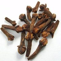 Huile Essentielle Pure de Clou de Girofle et d'Arbre à Thé Distillée à la Vapeur d'Indonésie, Prix de Gros, Graines en Vrac, AARNAV GLOBAL EXPORTS 8000kg