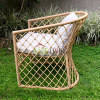 Sillas de Comedor Capistrano de Madera de Teca Sólida con Cojines, Diseño Minimalista, Calidad Grado A, para Hogar, Oficina, Uso en Exteriores, Hotel, Indonesia