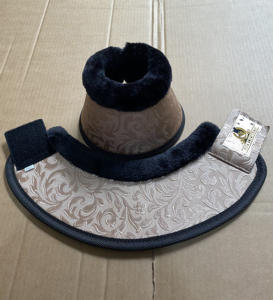 Bottes de clochettes de cheval en néoprène imprimées couleur or de luxe avec fourrure confortable Taille personnalisable et logo Protection de portée durable - Product Image 2