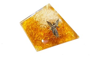 Cristal jaune et clair de protection d'ange de pyramide d'orgone fait à la main, artisanat en pierre semi-précieuse d'Inde pour le nettoyage d'énergie - Product Image 2