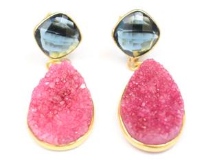 Boucles d'oreilles en quartz Iolite et Druzy rouge faites à la main en forme de poire de 8mm avec cadeau de placage à l'or pour elle - Product Image 1