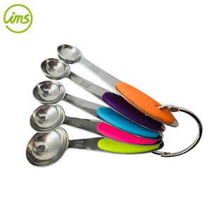 Juego de 5 Cucharas Medidoras de Acero Inoxidable con Mangos de Silicona - Product Image 1