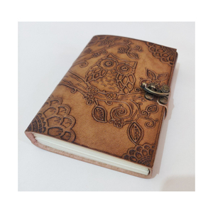 Venta caliente Cuaderno de diario de cuero real de tamaño personalizado con papel de escritura hecho a mano a precio asequible del exportador indio - Product Image 1