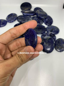 Pierre d'inquiétude de sodalite de qualité supérieure magnifiquement polie pour le massage du pouce et la méditation Autre produit d'artisanat en cristal - Product Image 2