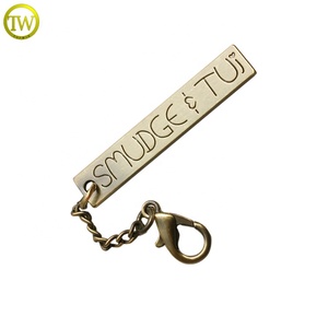 Étiquettes métalliques dorées de luxe avec logo et chaîne <span class=keywords><strong>pour</strong></span> sacs <span class=keywords><strong>à</strong></span> <span class=keywords><strong>main</strong></span> - Product Image 3