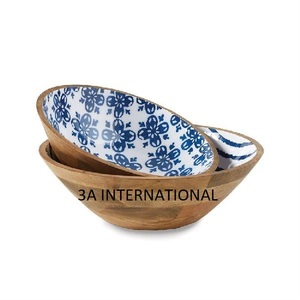 Bol en bois fini avec un revêtement émaillé imprimé à l'extérieur et un design intérieur brillant, pour servir des aliments secs, des fruits secs, des salades, des collations - Product Image 1