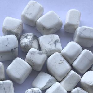 Pietre di <span class=keywords><strong>Howlite</strong></span> Bianca Naturale Lucidate Lisce 20mm 30mm Forma Irregolare Gemme Grado AAA Certificato IGI Vendita all'Ingrosso - Product Image 2