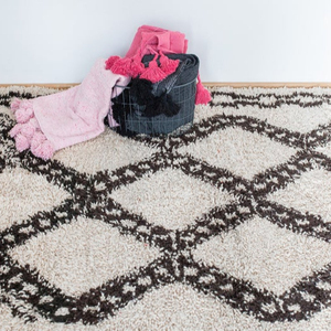 Tapis en laine marocaine fait main, essentiels faits main - Product Image 1