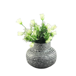 Vase à fleurs moderne en aluminium QAMAR OVERSEAS pour la décoration de la maison - Product Image 3