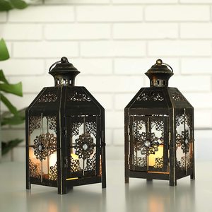 Lanterne murale carrée en métal faite à la main, parfaite pour les idées élégantes de décoration de maison et de jardin et l'éclairage élégant - Product Image 5