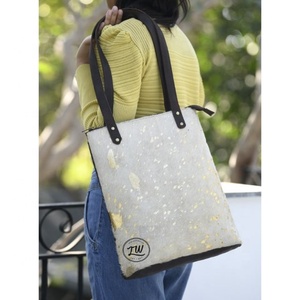LW Nouvelle arrivée Sac fourre-tout de luxe pour femmes en cuir véritable fait à la main avec sangle réglable Sac à main pour l'hiver et l'été Portable - Product Image 4