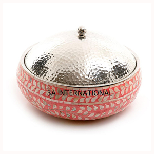 Incrustation d'os finition marmite casseroles isolées marmite fêtes de mariage casserole isolée servant marmite stockage des aliments - Product Image 1