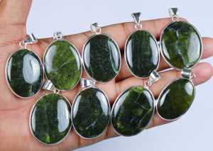 Pendentif incroyable en vassonite verte naturelle, pierre précieuse en vrac, serti en argent - Product Image 2