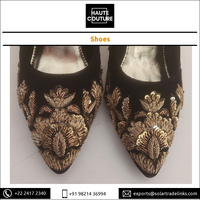 Kualitas Terbaik indah bunga & Creeper desain bordir hitam beludru gaya Stiletto buatan tangan wanita sepatu dengan tumit
