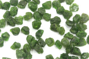 Haute qualité 25 pièces Tourmaline verte naturelle découpée à la main pierres précieuses en vrac non traitées pour la fabrication de bijoux en gros - Product Image 4