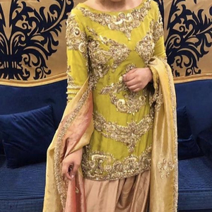 Haut LONG moderne pour femmes, robe pantalon brodée avec des perles de verre de cristal, dba, idéal pour une tenue de soirée ou un mariage, @ 2022 - Product Image 1