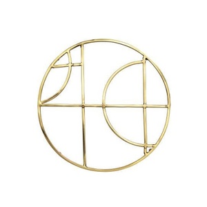 Sous-plat vintage élégant rond en aluminium brut, finition en laiton, vente en gros, moderne, classique, fait à la main, design personnalisé - Product Image 4