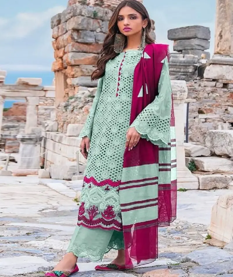 インドのパキスタンスタイルのコンバリックコットンとチカンカリワークサルワルカメイズスーツとシフォンデュパッタ女性用パキスタンカタログ