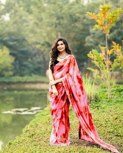 เสื้อเบลาส์ผ้า Georgette Saree ดีไซน์เนอร์อินเดียปักเลื่อมสำหรับงานแต่งงานสไตล์ปากีสถานรับประกันส่งออกคุณภาพ - Product Image 3