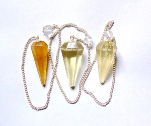 Pendules en calcite naturelle de haute qualité, faits à la main, 38-40 mm, en vente - Product Image 1