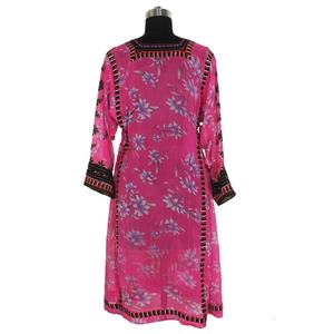 BDR067 Robe Vintage en Soie Tribale Brodée Bohème Unique Robe Vintage À La Main Bohème Vintage Banjara Baluchi Robe - Product Image 2