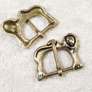 Hebilla de cinturón de cobre de estilo medieval con cara de León Hebilla de latón de estilo medieval - Product Image 3