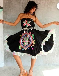 ชุดเดรสสั้นเปิดไหล่สำหรับเด็กผู้หญิงกระโปรงสั้นพร้อมงานปักหลากสี - Product Image 5