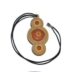 Pendentifs en bois gravés Spleen Chakra à vendre | Pendentifs en bois gravés Spleen Chakra en ligne Pierre de poche gravée Acheter maintenant - Product Image 1