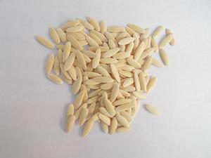 Aceite esencial para el cabello prensado en frío de grado cosmético, complementado con aceite de semilla de pepino Moringa fabricado en la India - Product Image 6