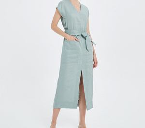 Robe longue en lin bleu clair à col en V et manches longues avec ceinture et fente avant, coupe ample, idéale pour l'été et les occasions formelles - Product Image 2