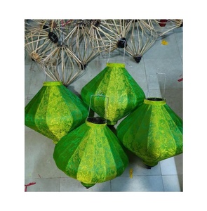 Lanterne décorative en soie Lanterne asiatique élégante faite à la main pour mariages et fêtes - Product Image 2