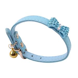 ปลอกคอแมวหนัง PU ทนทานล่าสุดทันสมัยทันสมัยล่าสุดหรูหราโลหะผสมแวววาวกระดิ่งที่สวยงามมีโบว์ที่แยกออกเป็นเครื่องประดับเหล็กขนาดเล็กที่เป็นอัญมณี - Product Image 5