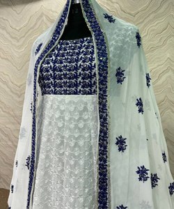 Rich look diseñador colección estacional red seda gris color ocasión especial fantasía mujeres indias desgaste precio al por mayor en ropa Surat - Product Image 3