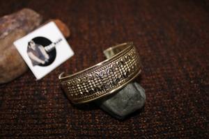 กำไลข้อมือทองเหลืองปรับแต่งได้เหมาะกับชายและหญิงดีไซน์ใหม่ประดับเพชรสำหรับงานแต่งงานของขวัญแบบดั้งเดิม - Product Image 3