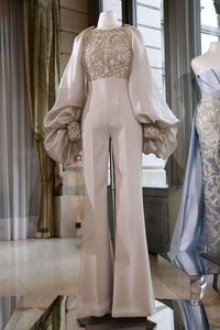 2021 belle et élégante broderie sur la fête/robe de mariée saut-costumes avec dentelle et bouton décoration et appliques travail - Product Image 2
