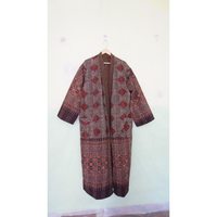 Chaqueta de invierno floral Kantha acolchada de algodón no tejido de secado rápido, cosida a mano y estampada en serigrafía.
