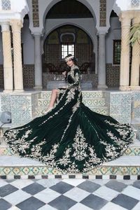 Vestido de caftán KARAKOU bordado de DABKA, cuentas de cristal, trabajo de piedra de vidrio para fiesta, color verde, 2022 - Product Image 3