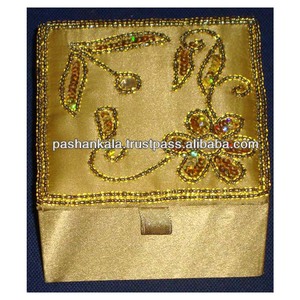 Boîte à broderies décorative carrée en tissu, avec une belle finition en soie faite à la main, pour la décoration de la maison et les cadeaux. - Product Image 1