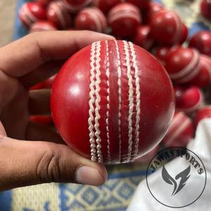 Pelotas de Cricket de Alta Calidad con Diseño de Logotipo Personalizado en Color - Product Image 2