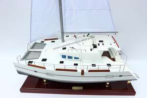 เรือคาตามารัน LAGON 440 แบบจำลองไม้ คุณภาพสูง ทาสีอย่างดี ของตกแต่งบ้านสไตล์เรือเดินสมุทร งานฝีมือ จัดส่งรวดเร็ว ของขวัญแปลกใหม่ - Product Image 4