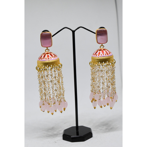 Boucles d'oreilles longues en forme de jhumka en laiton doré mat traditionnel Meenakari en gros pour filles et femmes - Product Image 1