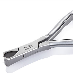 Ensemble de manucure professionnel luxueux en acier inoxydable finition chromée avec pince à cuticules NB-103C dans une boîte pour salon de manucure - Product Image 1