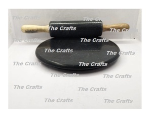 Tablero rodante de mármol de diseño maravilloso y rodillo con mango de madera Forma redonda Color negro Chakla Belan - Product Image 1