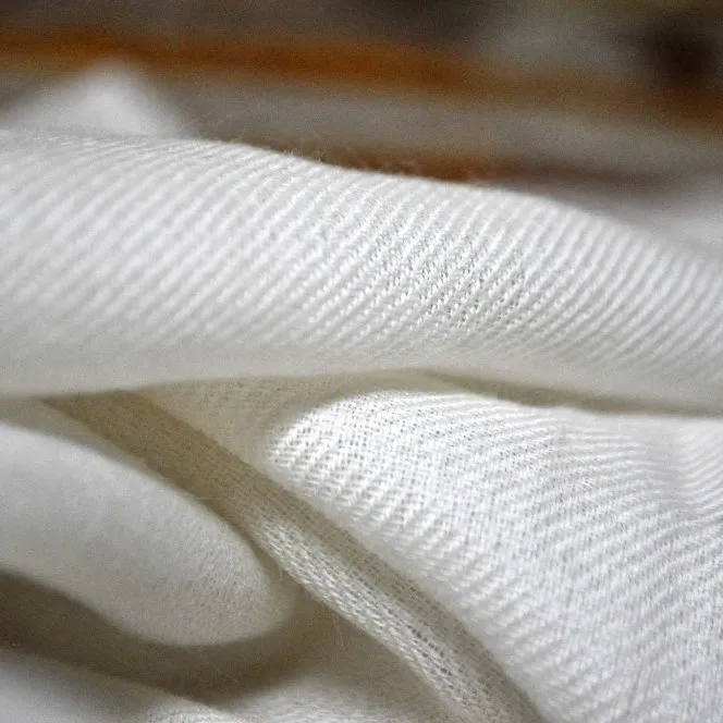 हाथ से बुने हुए 100% सन सनी सफेद कपड़े
