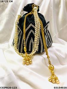 กระเป๋าผ้าไหมสไตล์ชาติพันธุ์สำหรับเจ้าสาว Potli Batua - Product Image 5