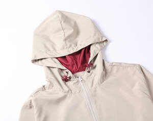 Chaqueta Cortavientos Casual Unisex Personalizable, Ecológica, para Hombre, con Tela Impermeable, Patrón Bordado y Cierre de Cremallera - Product Image 2