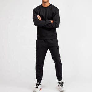 Ensemble de survêtement noir à col ras du cou et pantalon - Product Image 1