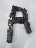 Licol de cheval fantaisie avec rembourrage en fourrure douce et épaisse, ferrures or rose, disponible dans toutes les tailles et de nombreuses couleurs