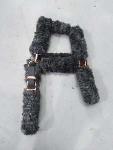 Licol de cheval fantaisie avec rembourrage en fourrure douce et épaisse, ferrures or rose, disponible dans toutes les tailles et de nombreuses couleurs - Product Image 2