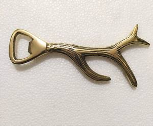 Ouvre-bouteille corne en laiton - Product Image 2